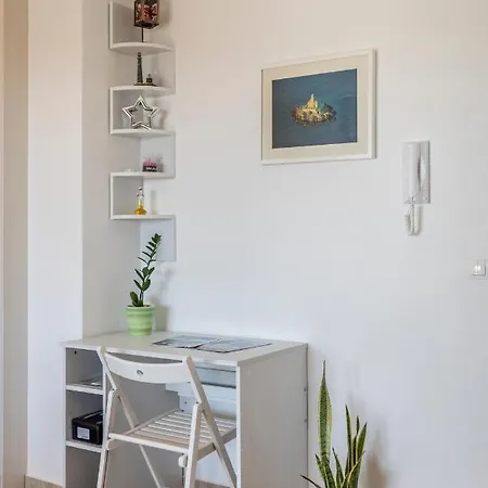 Sa Terasom 250m Od Plaze,parking,wi Fi,rostilj Apartment Trogir