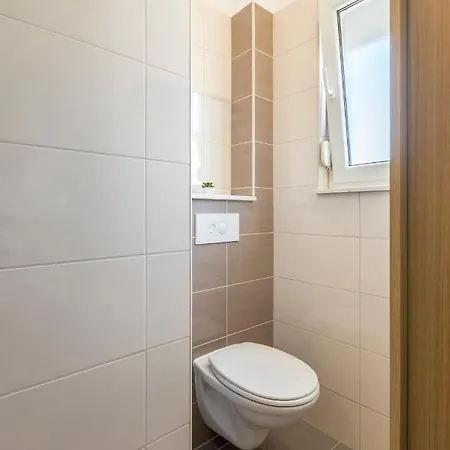 Sa Terasom 250m Od Plaze,parking,wi Fi,rostilj Apartment *