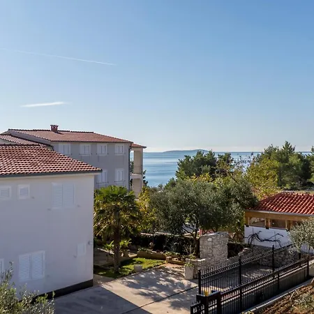 Sa Terasom 250m Od Plaze,parking,wi Fi,rostilj Apartment Trogir
