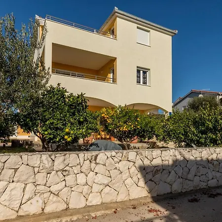 Sa Terasom 250m Od Plaze,parking,wi Fi,rostilj Apartment