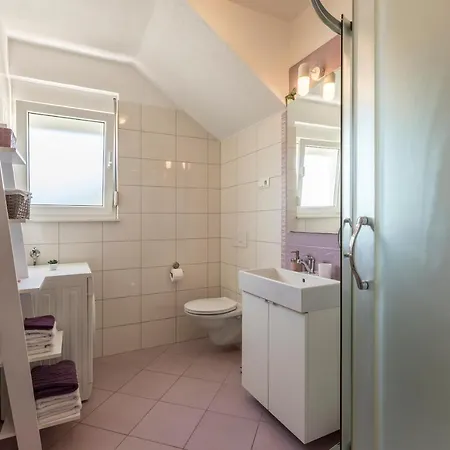 Sa Terasom 250m Od Plaze,parking,wi Fi,rostilj Apartment