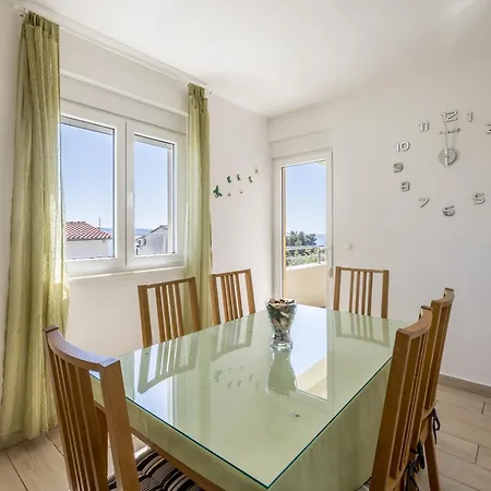 Apartment Sa Terasom 250m Od Plaze,parking,wi Fi,rostilj *