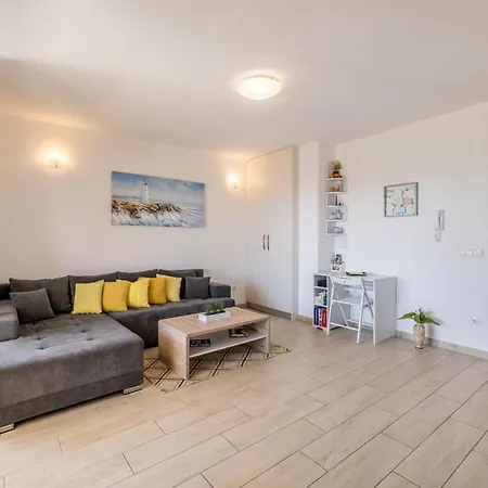 Sa Terasom 250m Od Plaze,parking,wi Fi,rostilj Trogir