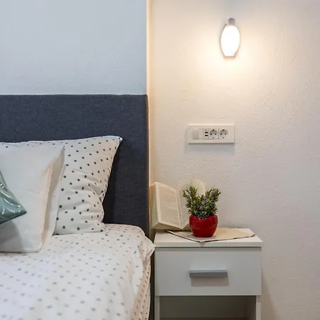 Sa Terasom 250m Od Plaze,parking,wi Fi,rostilj Apartment