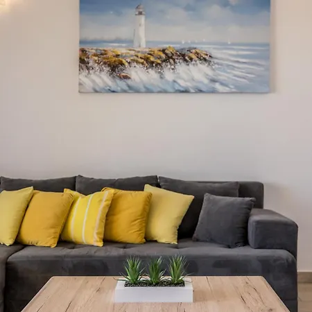 Sa Terasom 250m Od Plaze,parking,wi Fi,rostilj Apartment Trogir