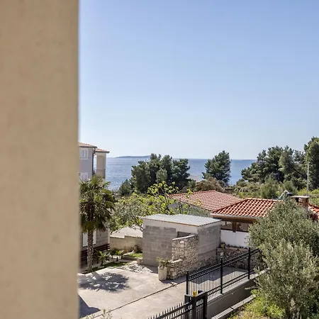 Sa Terasom 250m Od Plaze,parking,wi Fi,rostilj Trogir